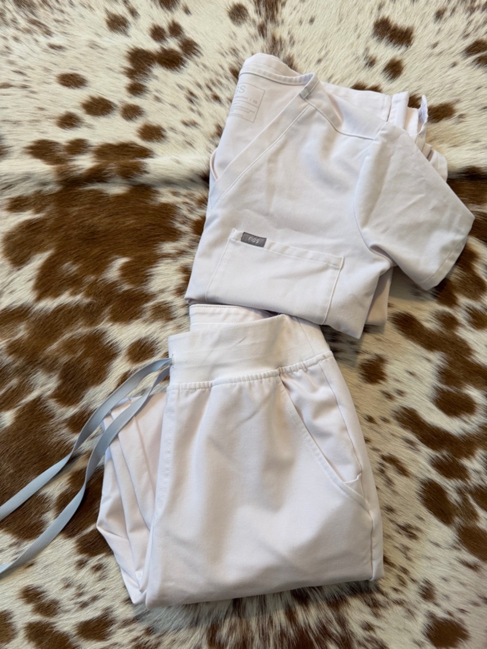 white figs scrubs !